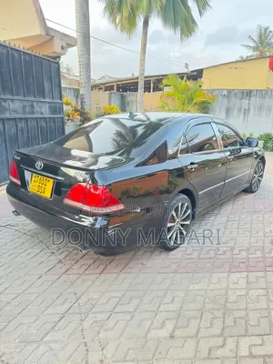 Toyota Crown 2004 Black
