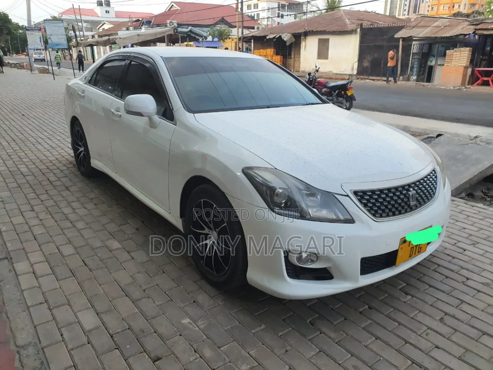 Toyota Crown 2009 White