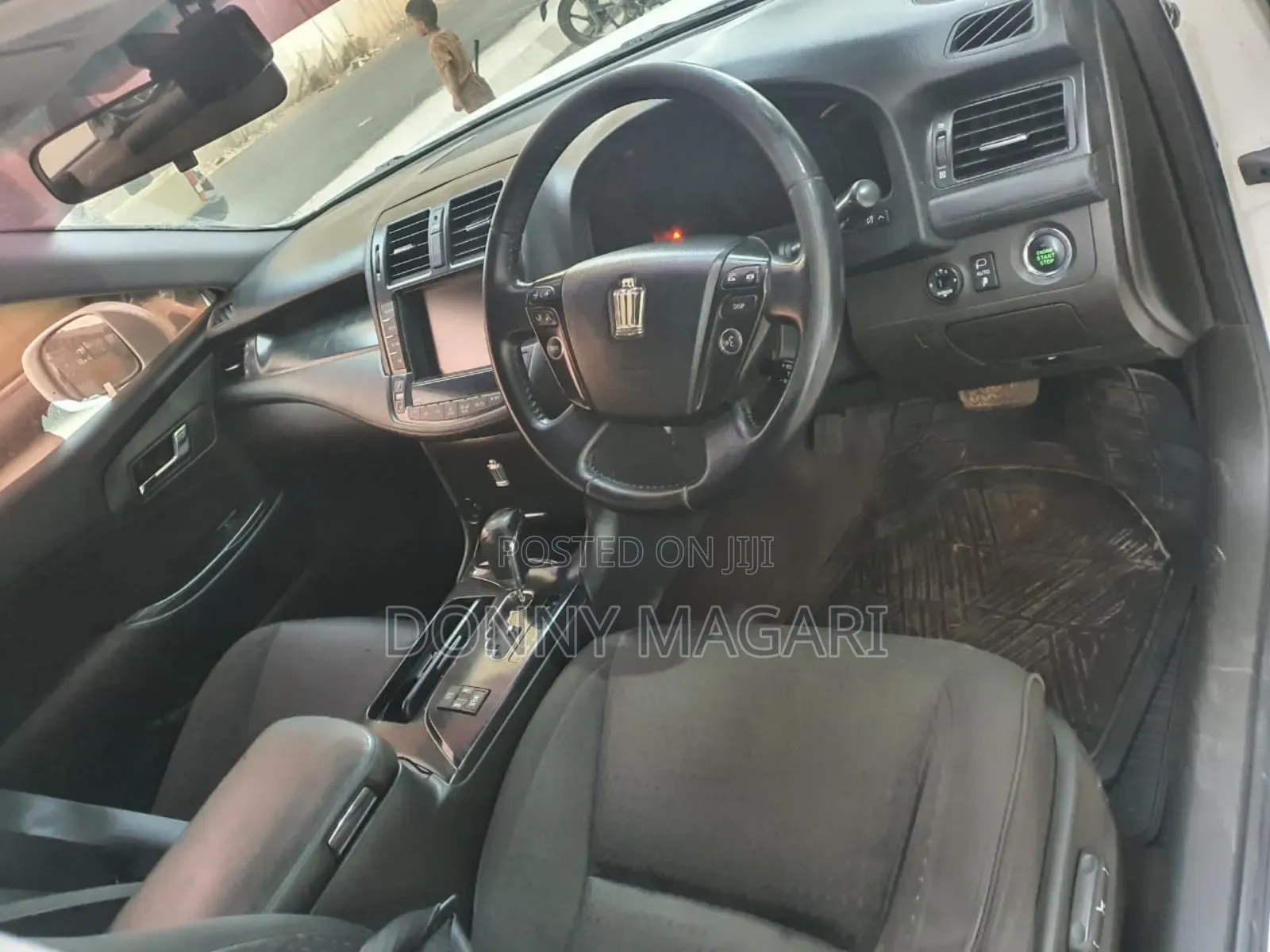 Toyota Crown 2009 White