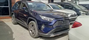 Toyota RAV4 2020 Blue