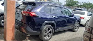 Toyota RAV4 2020 Blue