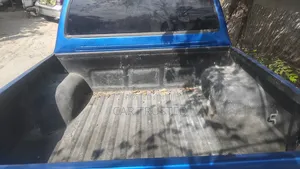 Toyota Hilux 2002 Blue
