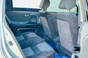 Toyota Kluger 2002 Silver