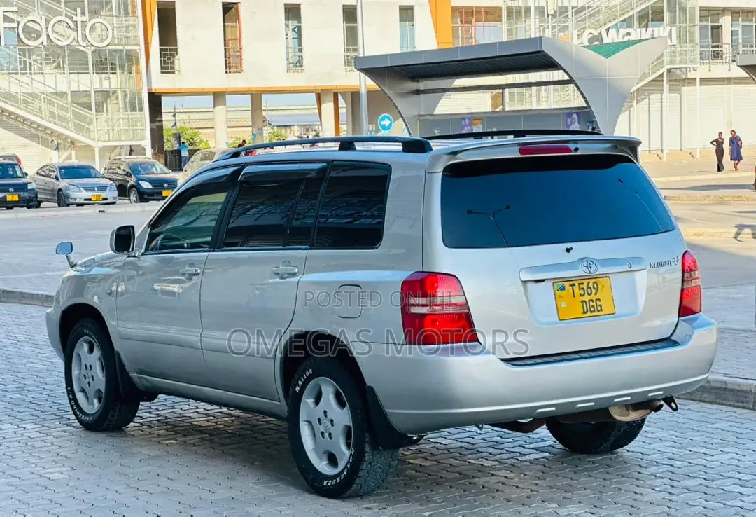 Toyota Kluger 2002 Silver