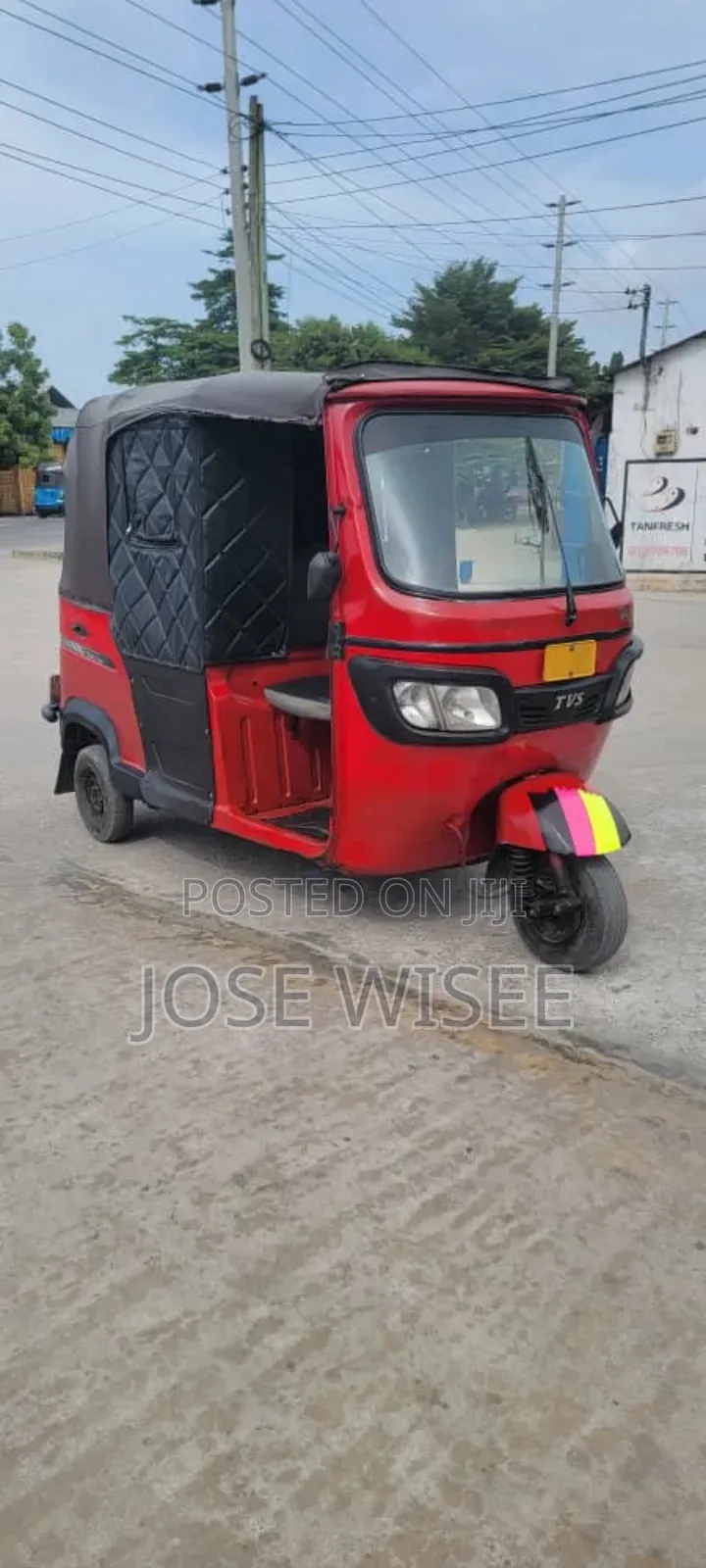 Bajaj Avenger 200 2024 Red