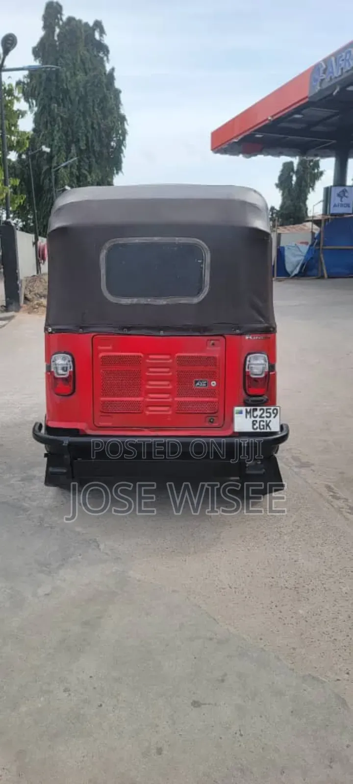 Bajaj Avenger 200 2024 Red