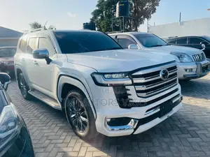 Toyota Land Cruiser 2023 White
