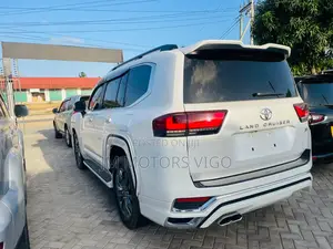 Toyota Land Cruiser 2023 White