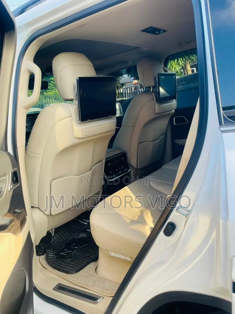 Toyota Land Cruiser 2023 White