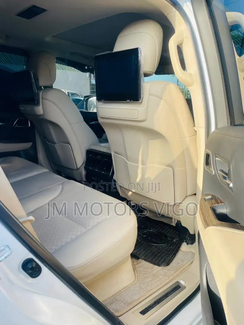 Toyota Land Cruiser 2023 White