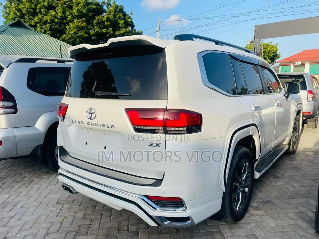 Toyota Land Cruiser 2023 White