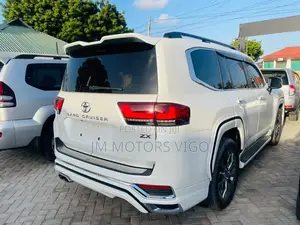 Toyota Land Cruiser 2023 White