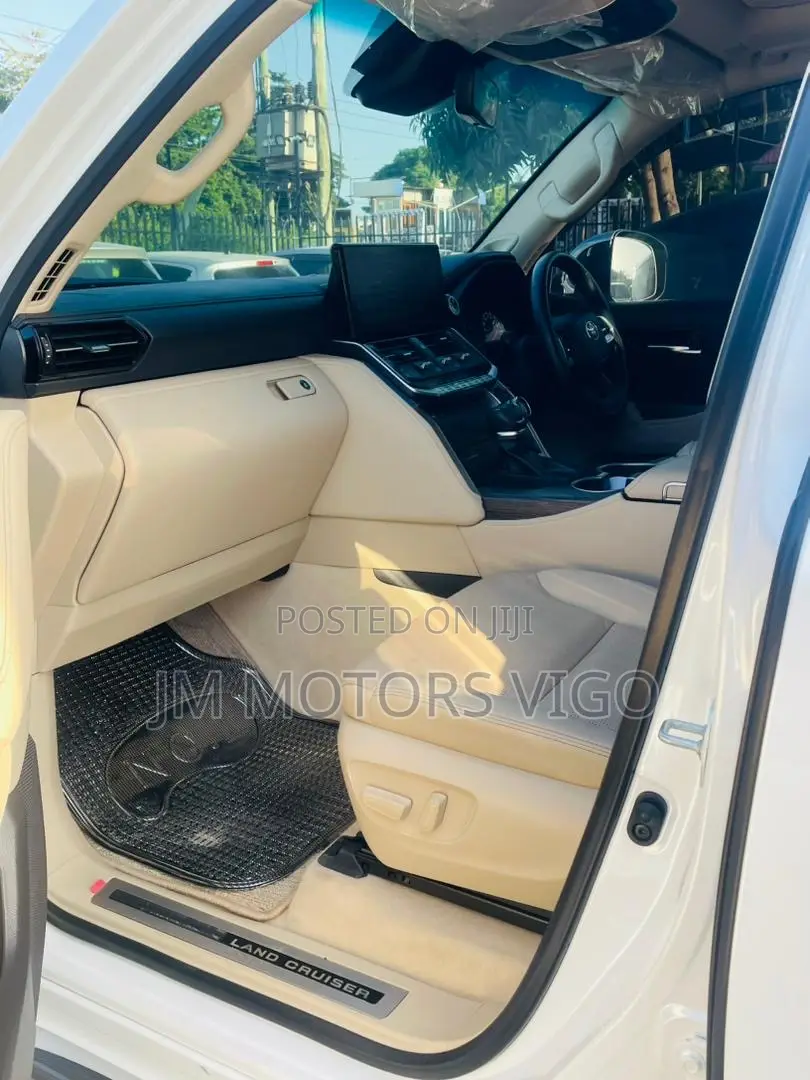 Toyota Land Cruiser 2023 White