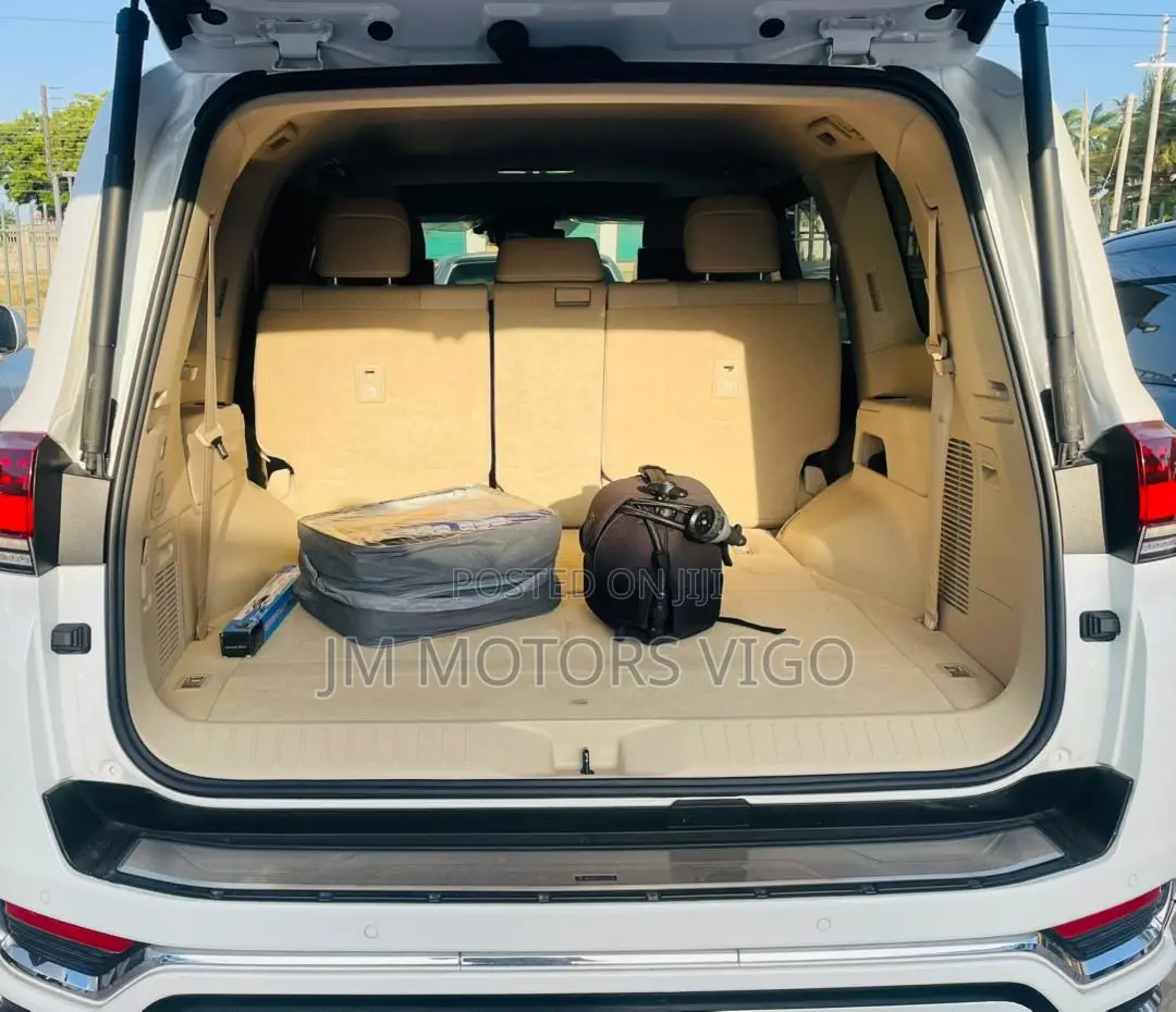 Toyota Land Cruiser 2023 White