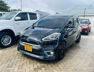 Toyota Sienta 2015 Black