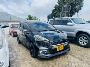 Toyota Sienta 2015 Black