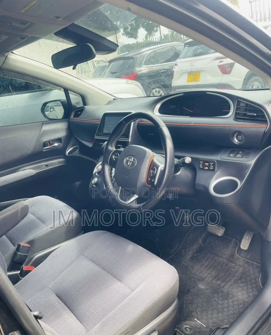 Toyota Sienta 2015 Black