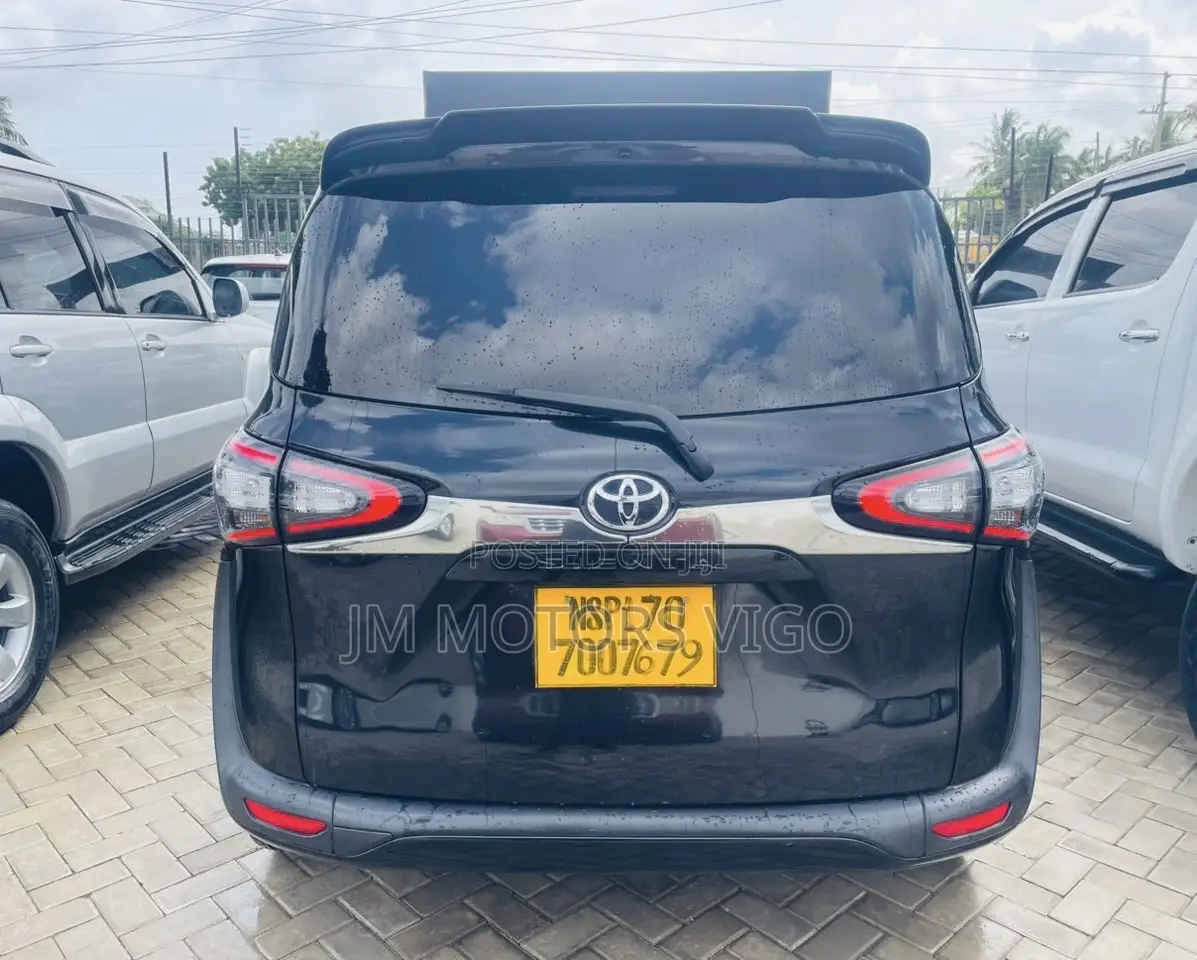 Toyota Sienta 2015 Black