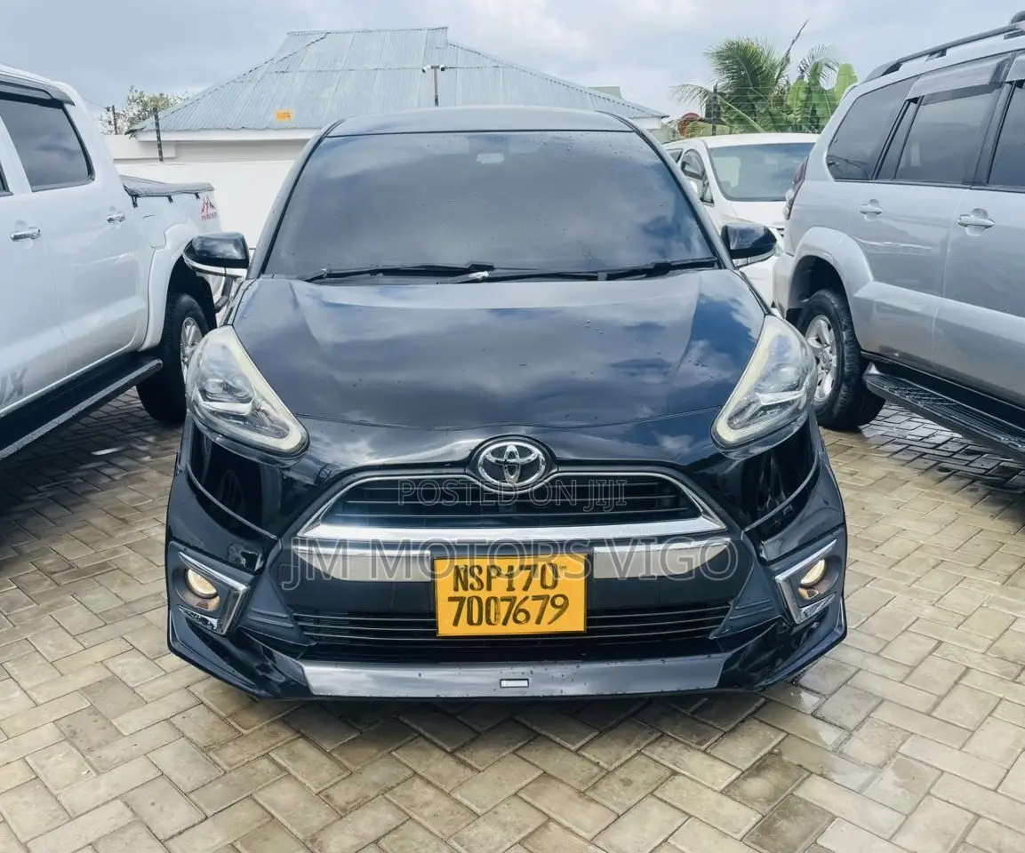 Toyota Sienta 2015 Black