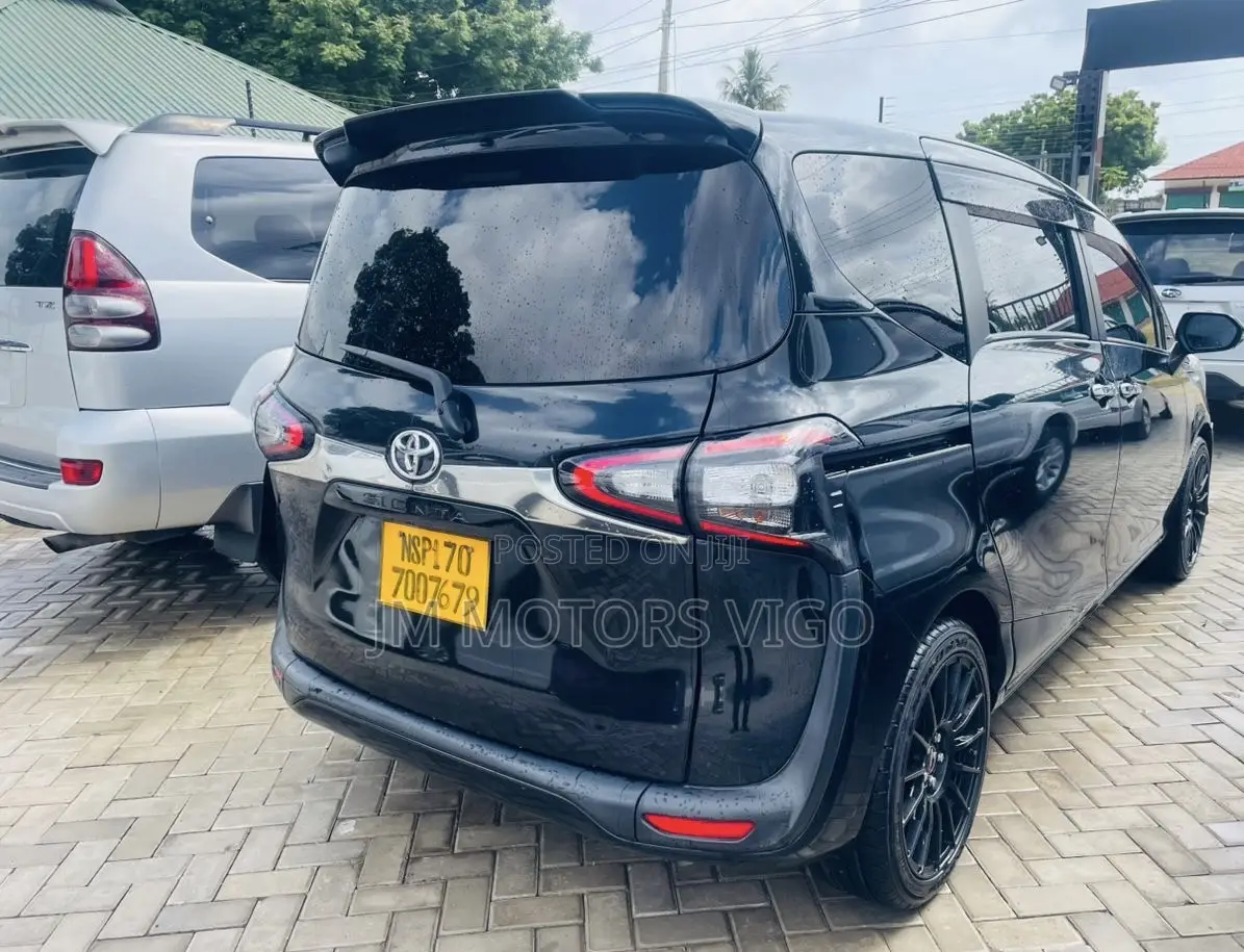 Toyota Sienta 2015 Black