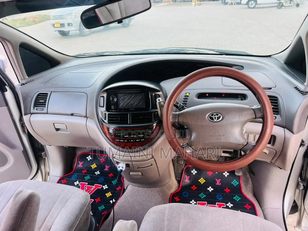 Toyota Estima 2002 Silver