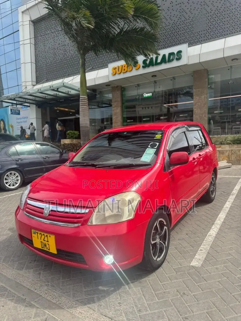 Toyota Raum 2006 Red