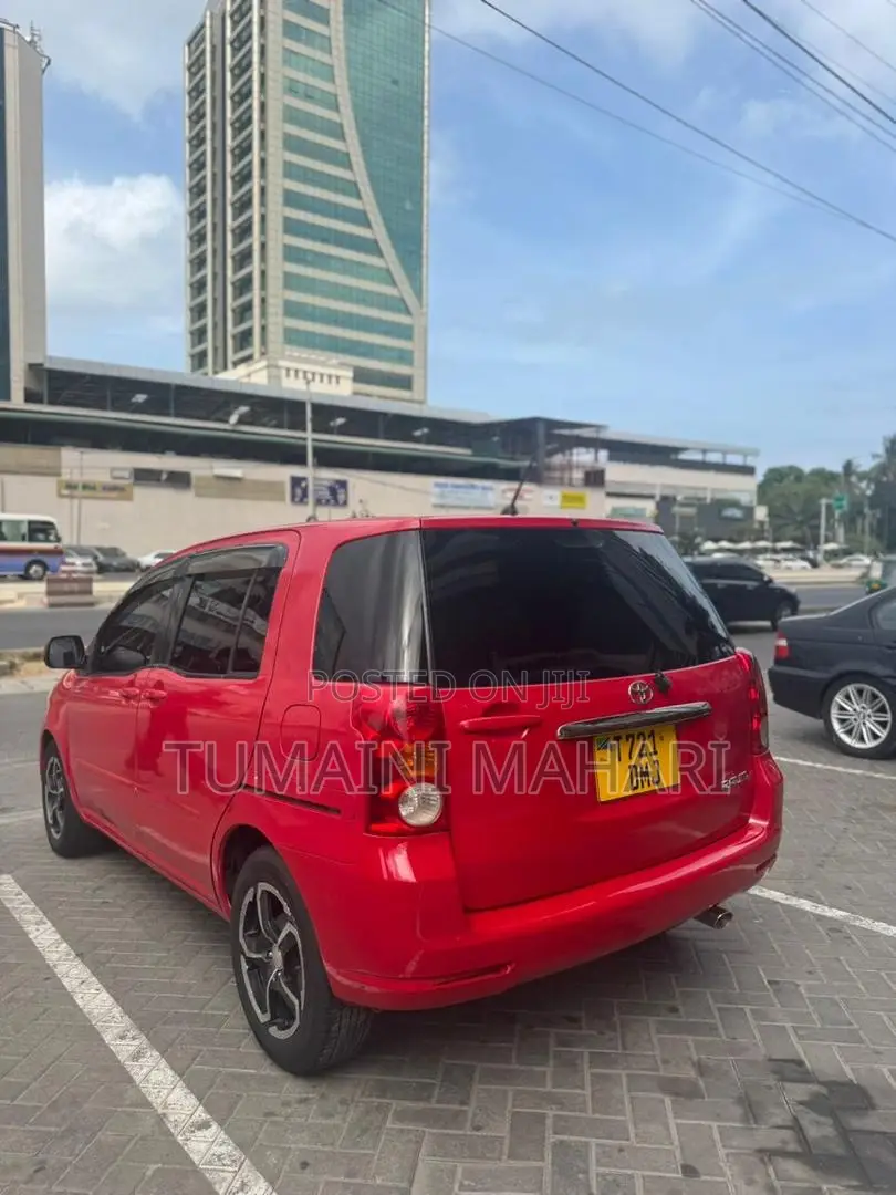 Toyota Raum 2006 Red