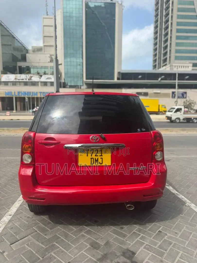 Toyota Raum 2006 Red