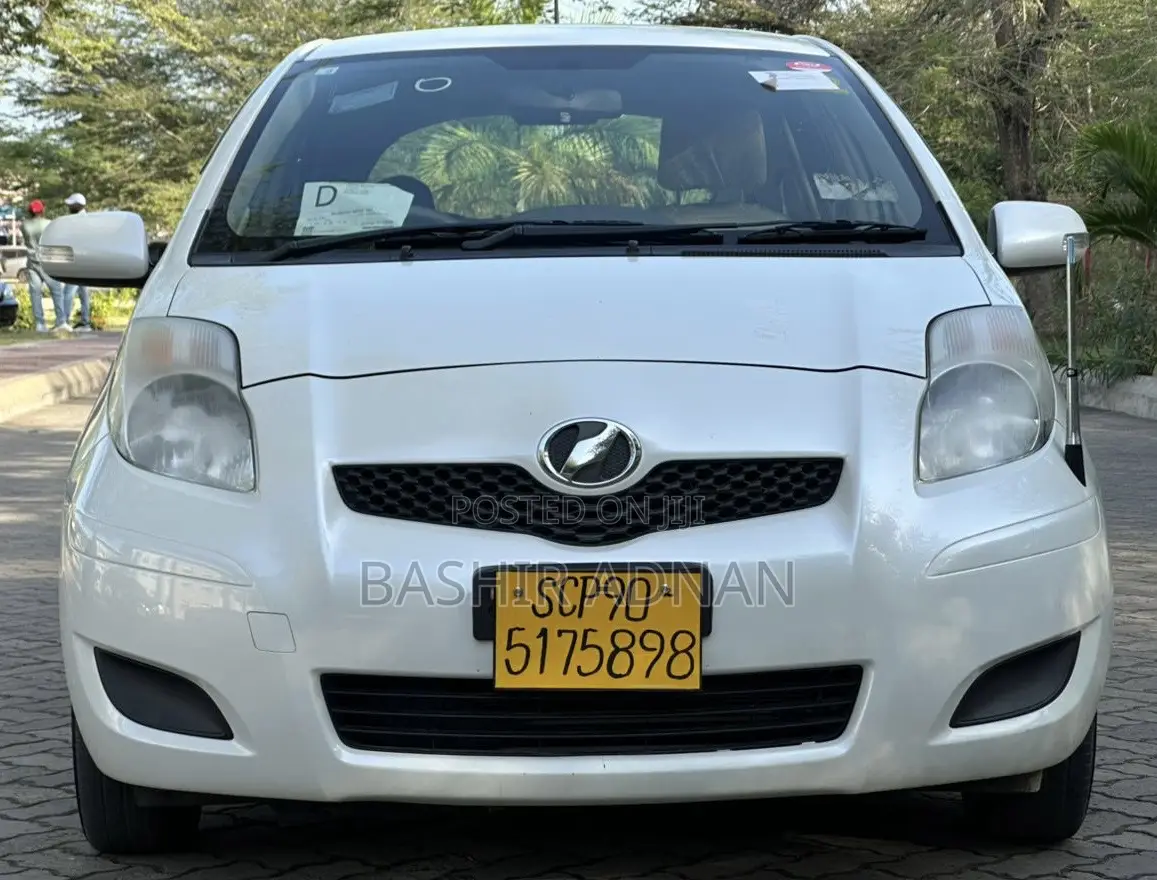 Toyota Vitz 1.3 FWD 3dr 2010 White