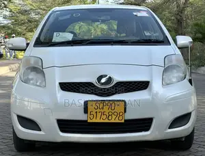 Toyota Vitz 1.3 FWD 3dr 2010 White