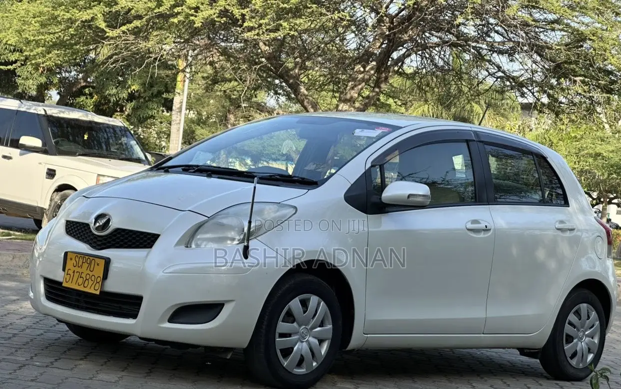 Toyota Vitz 1.3 FWD 3dr 2010 White