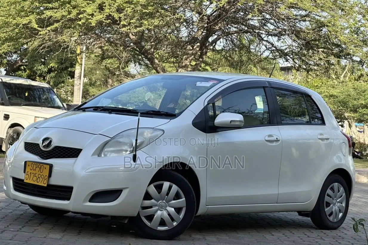 Toyota Vitz 1.3 FWD 3dr 2010 White