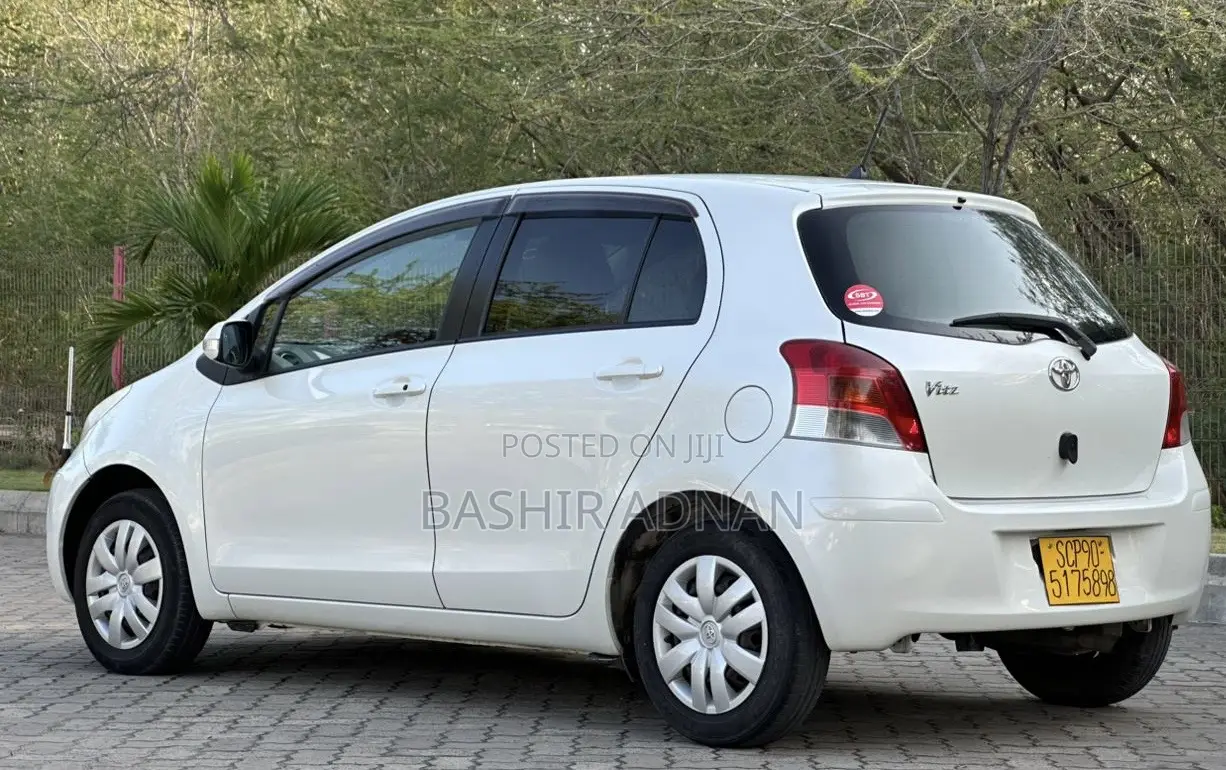 Toyota Vitz 1.3 FWD 3dr 2010 White