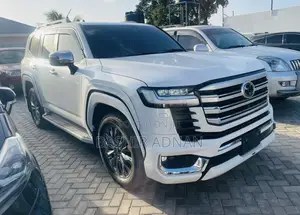 Toyota Land Cruiser LC300 2023 White