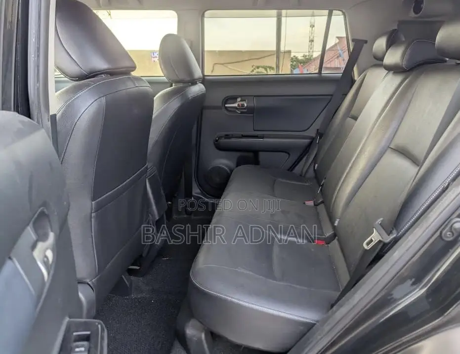 Toyota Corolla Rumion Hatchback 1.8 FWD 2011 Matt Black