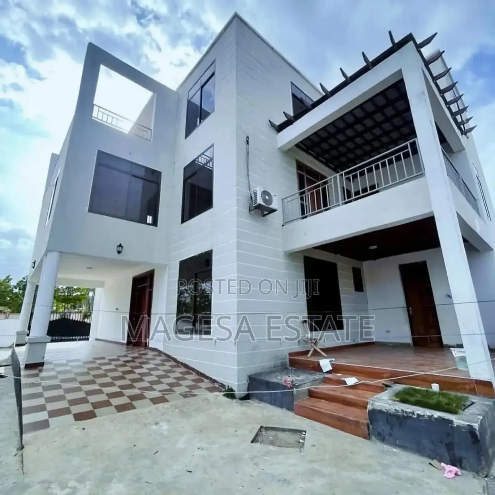 4bdrm House in Mbez Beach for sale