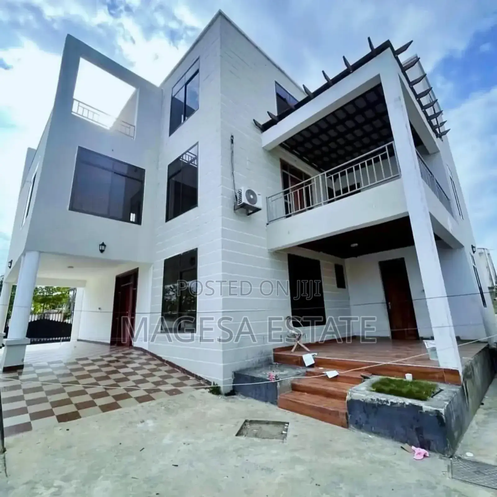4bdrm House in Mbez Beach for sale