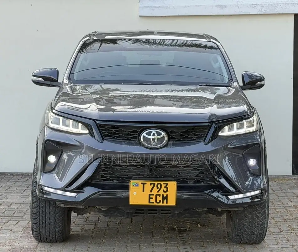 Toyota Fortuner 2023 Gray