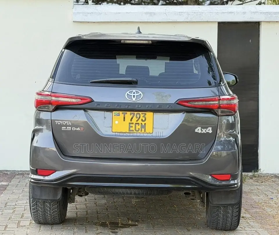 Toyota Fortuner 2023 Gray