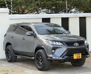Toyota Fortuner 2023 Gray