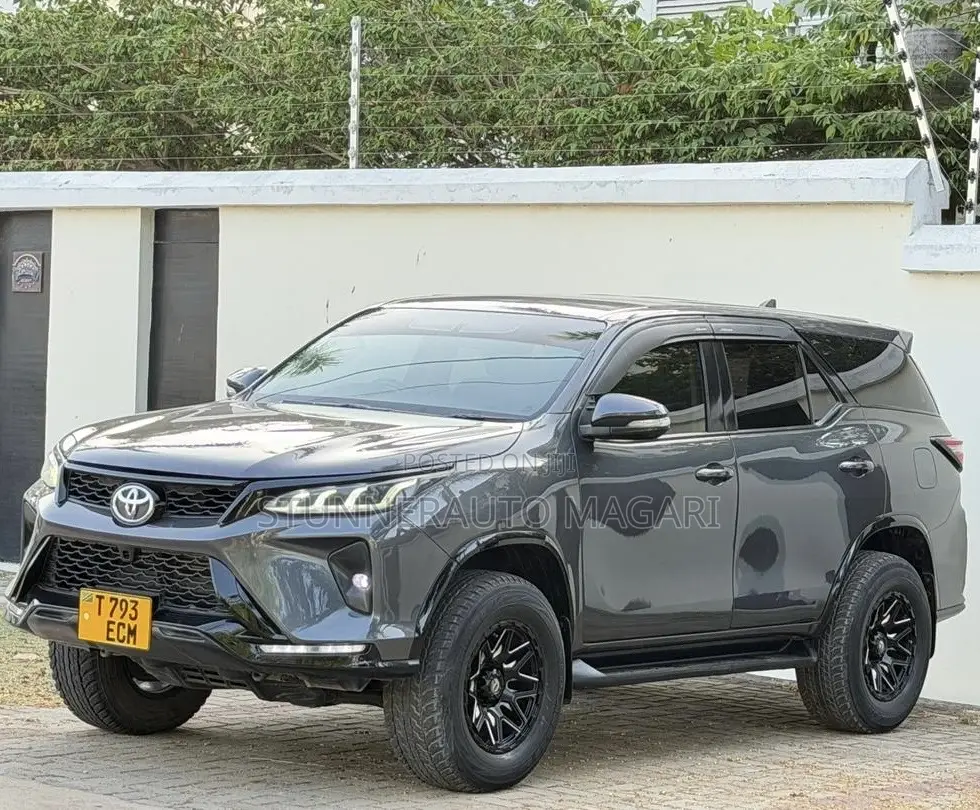 Toyota Fortuner 2023 Gray