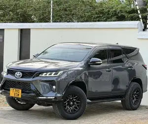 Toyota Fortuner 2023 Gray