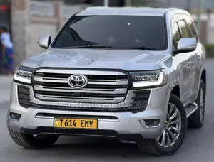Toyota Land Cruiser 2014 Silver