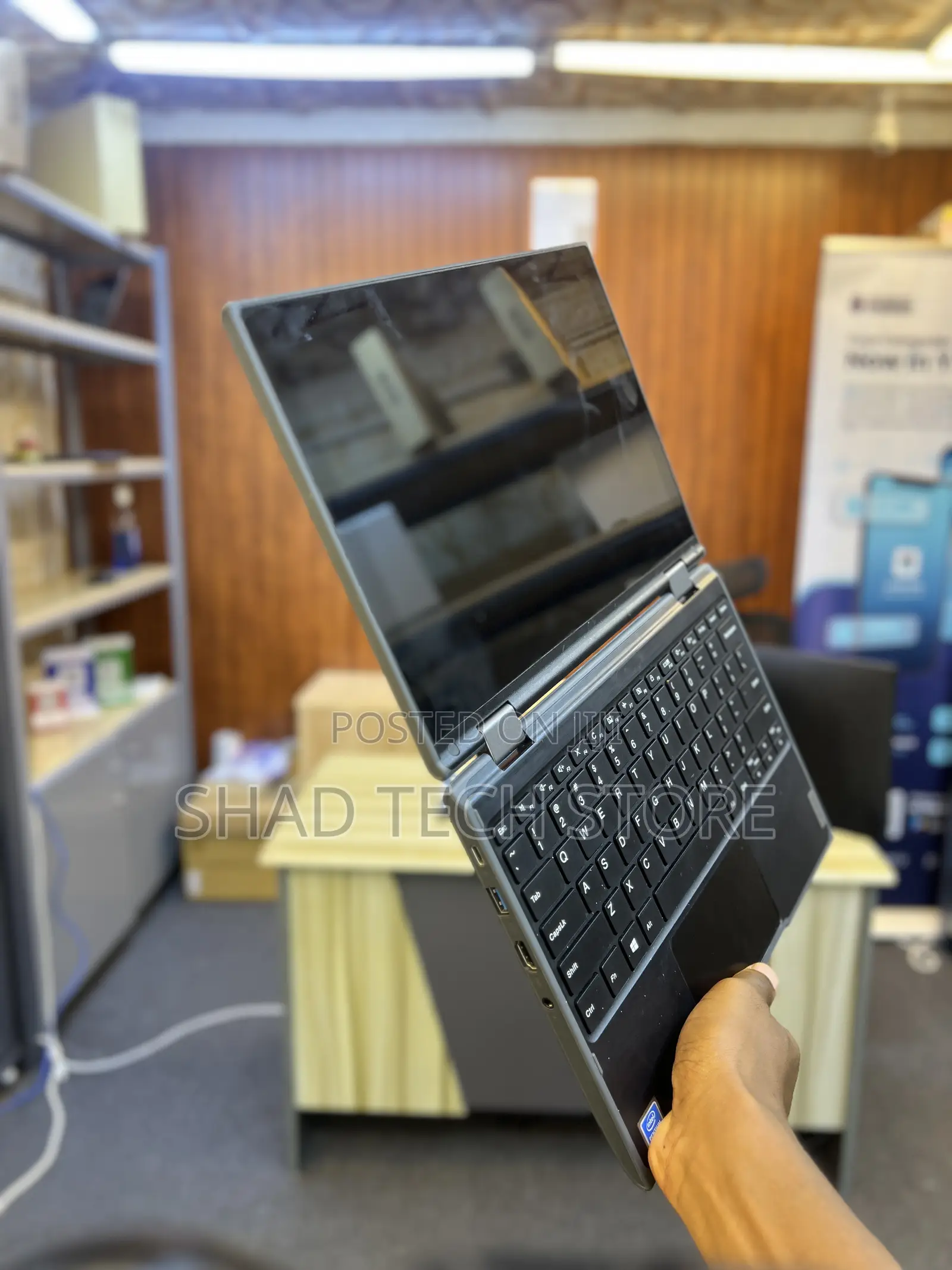 Laptop Lenovo 300e 4GB Intel Pentium SSD 128GB