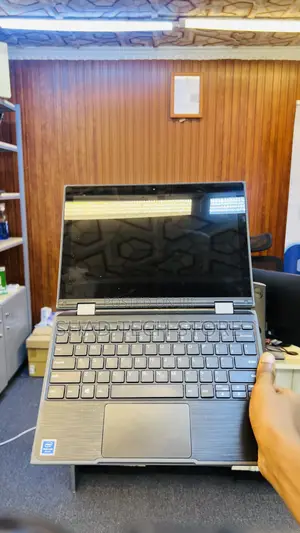 Laptop Lenovo 300e 4GB Intel Pentium SSD 128GB