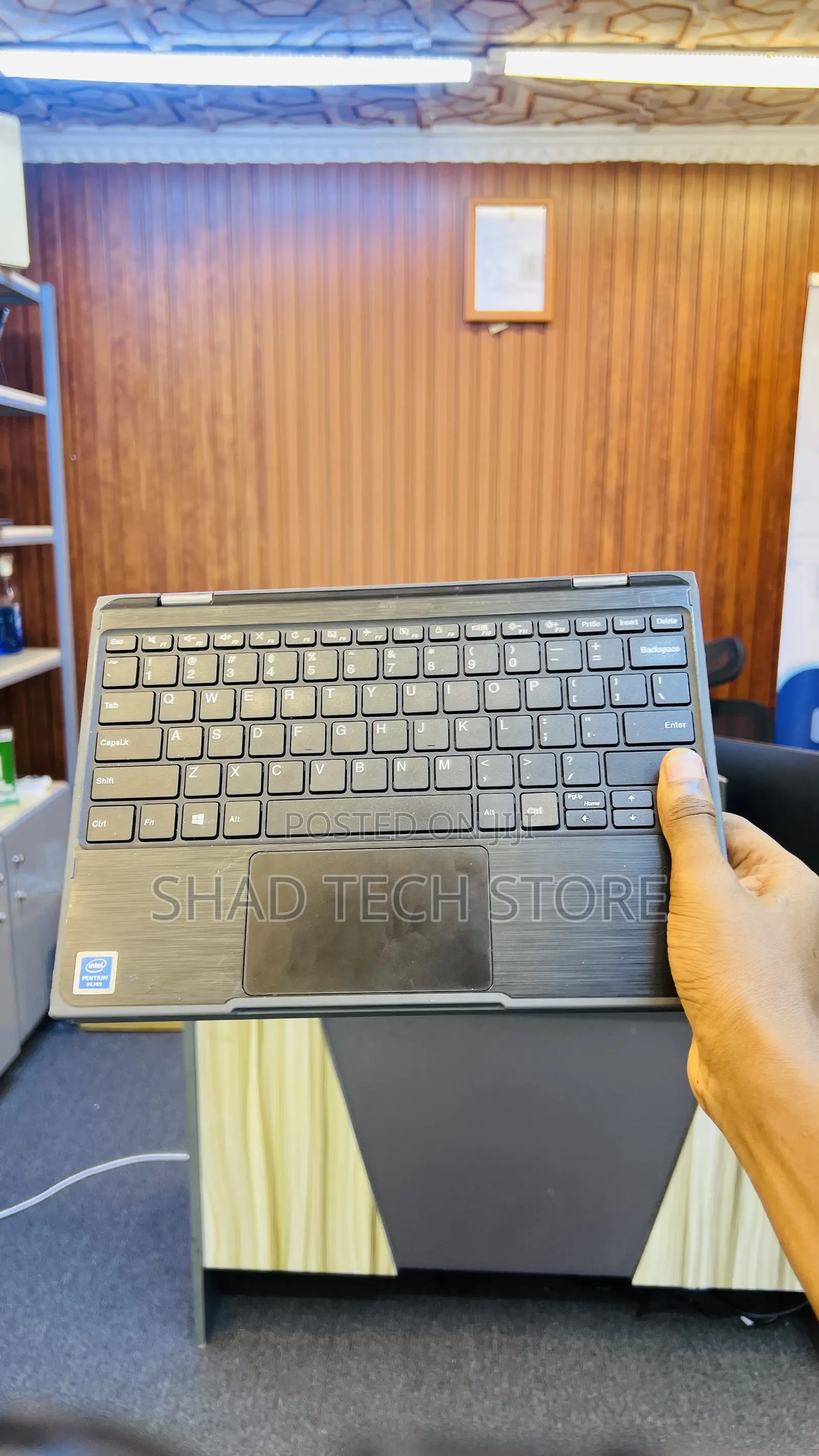 Laptop Lenovo 300e 4GB Intel Pentium SSD 128GB