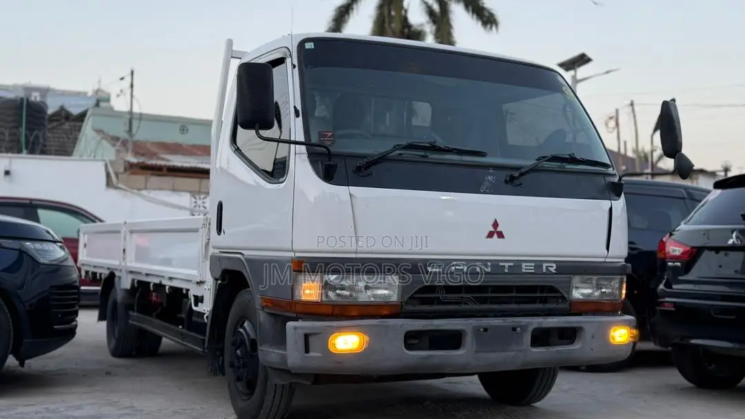 Mitsubishi Canter 1998 White