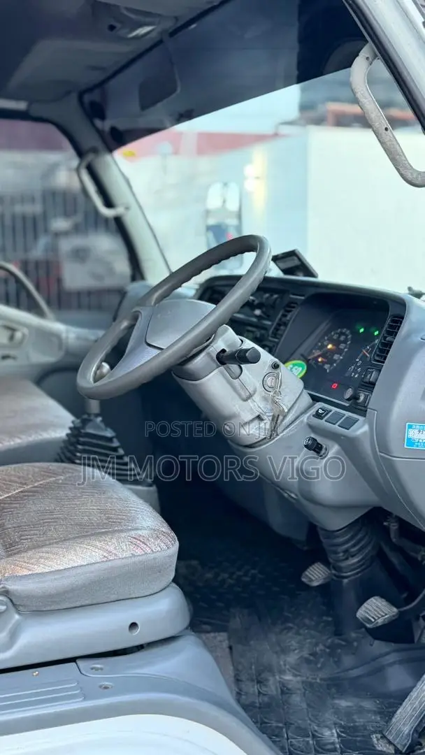 Mitsubishi Canter 1998 White