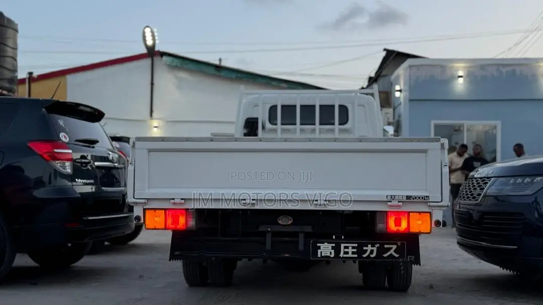 Mitsubishi Canter 1998 White