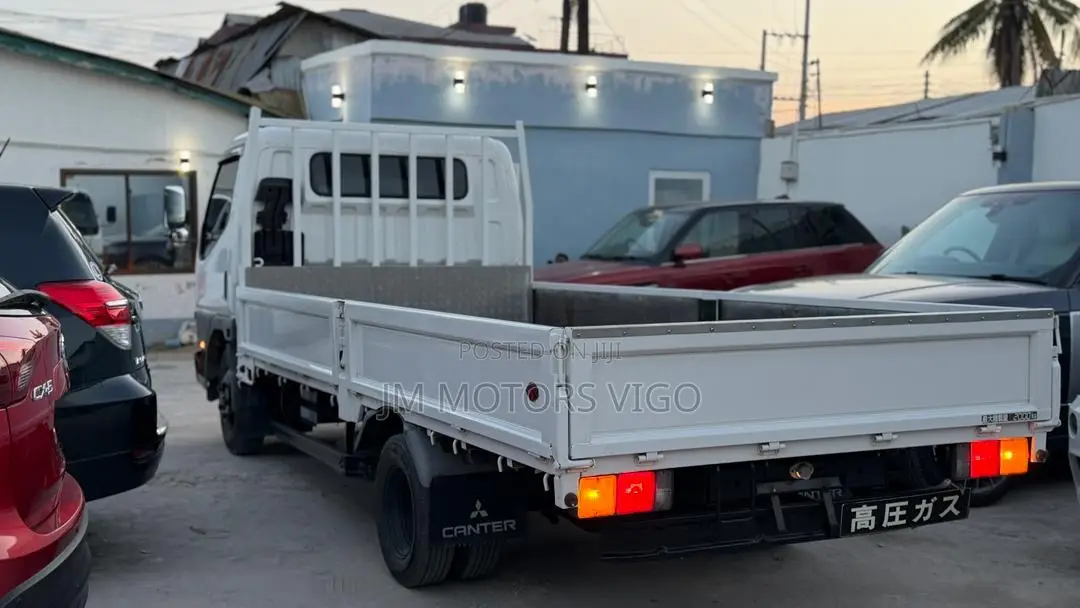 Mitsubishi Canter 1998 White